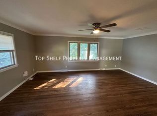 3935 Oakshire Rd, Des Moines, IA 50310