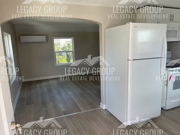 4th image of 2216 Mount Vernon Ave APT A