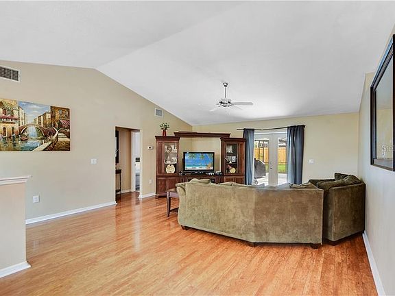 5th image of 506 Montgomery Pl