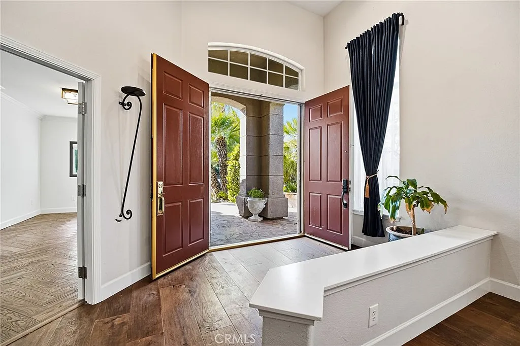 4 bed, 3015 sqft, $5,445 — Photo 4