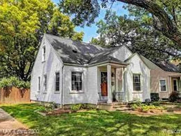 579 E Baker Ave, Clawson, MI 48017