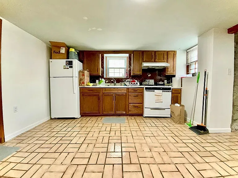 Building Photo - 177 Transit St #3