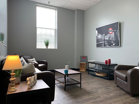 4th image of 616 W College Ave #5