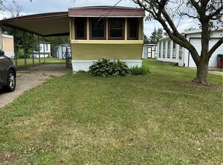 1070 Creekside Dr, Derby, NY 14047