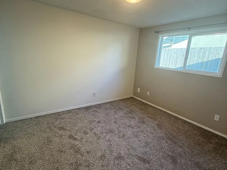 1040 Fenwick St — Photo 17