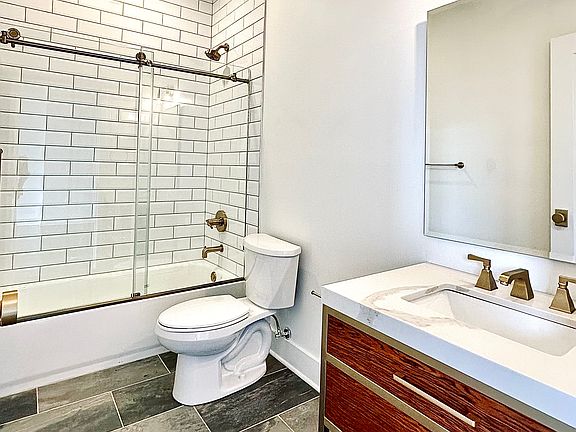 5th image of 50 S Jefferson St #302