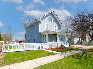 786 E Benton St, Aurora, IL 60505