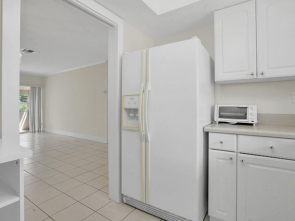 5th image of 2541 Barkley Drive W #E