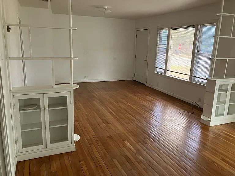 600 E Alexander St — Photo 3