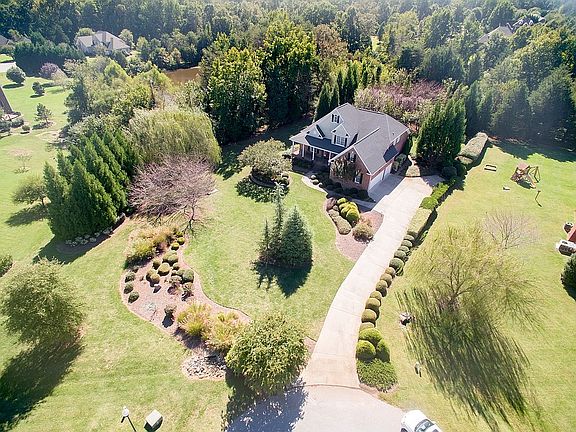 4th image of 1000 Longhorn Ct