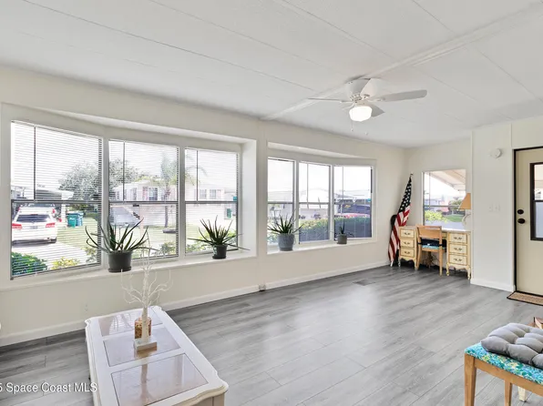 625 Puffin Dr, Barefoot Bay, FL 32976