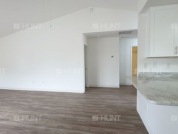 5th image of 905A Thorn Ct SE