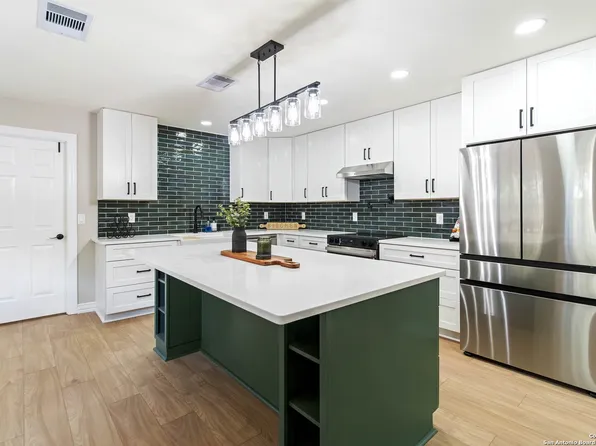 9611 Echo Gap, San Antonio, TX 78254