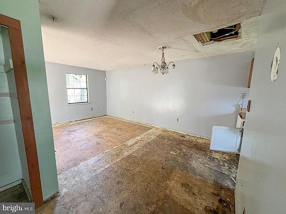 5th image of 104 Channing Dr