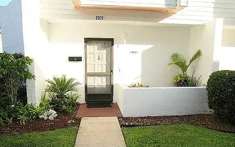 2022 Lakeview Dr — Photo 3
