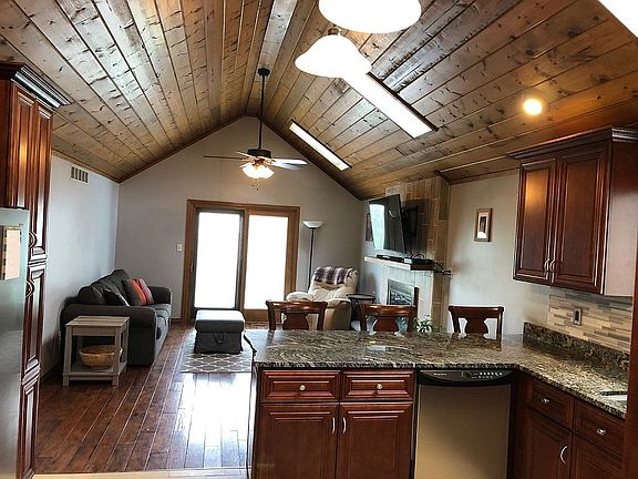 4th image of 2631 Castlewood Dr