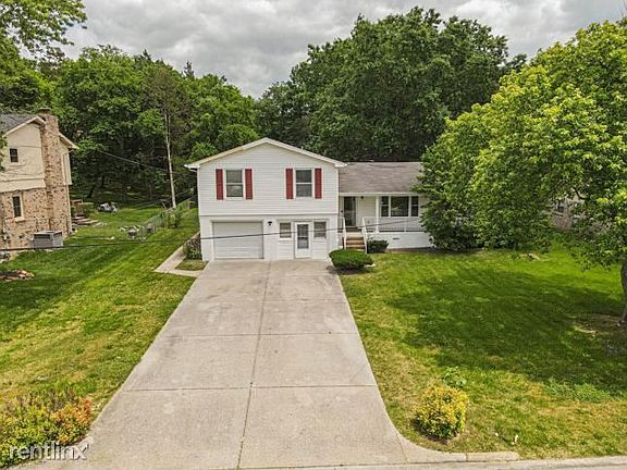 3rd image of 624 Lake Terrace Dr