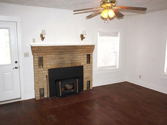 5th image of 404 S Mount Olive St