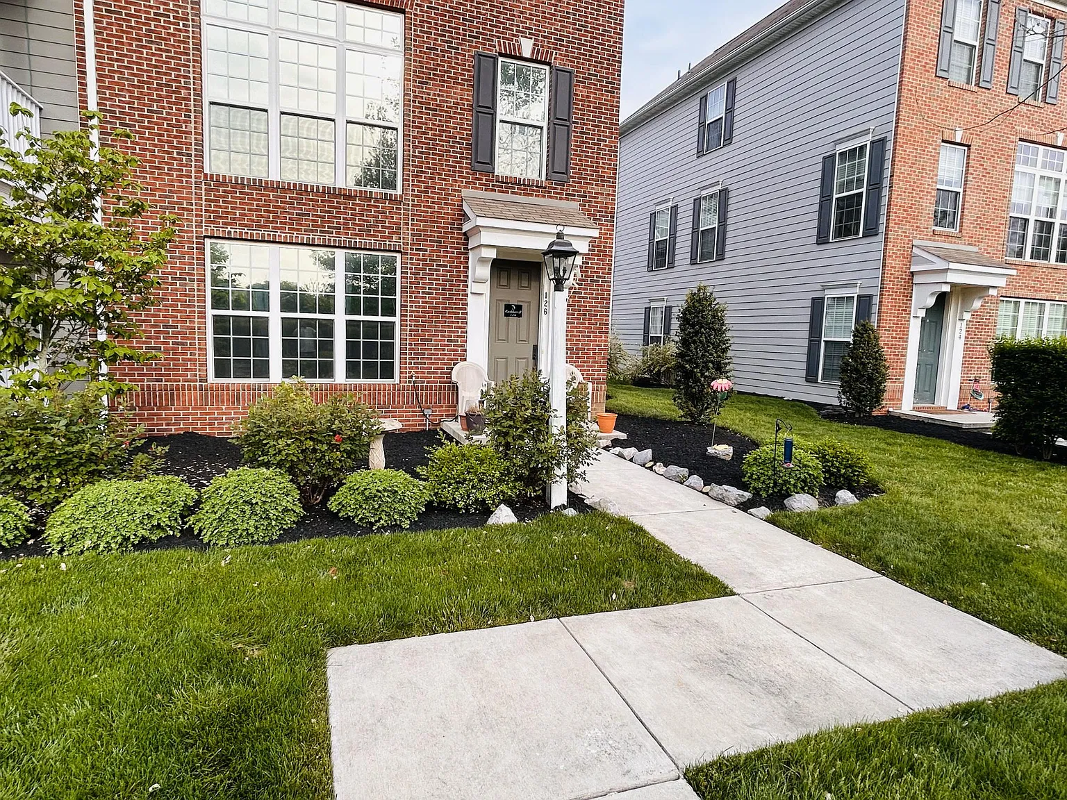 126 Ellis Aly — Photo 2