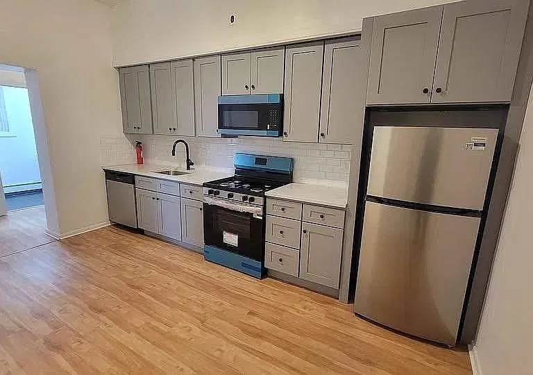 3 bed, 1.0 bath, $2,600 — Photo 3