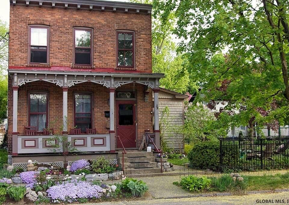 1st image of 39 York Ave