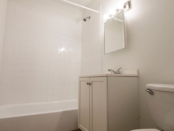 2nd image of 634 Sibley Blvd APT A