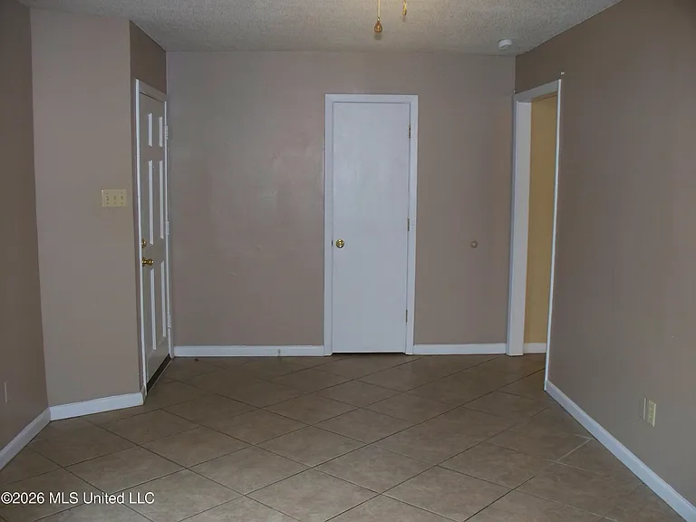 2712 Connor Dr — Photo 6