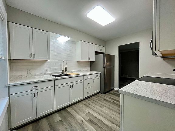 3rd image of 639 Edison St