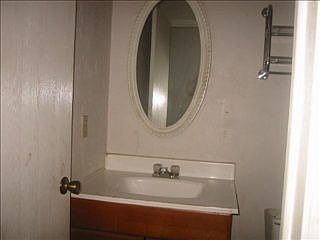 4th image of 1103 Crown Oaks Dr