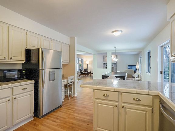 4th image of 2895 Canyonside Ct NE