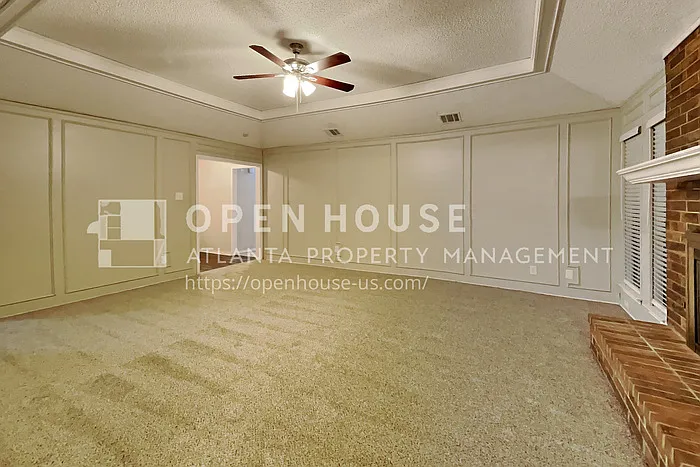 3 bed, 2.0 bath, 1435 sqft, $2,125 — Photo 3