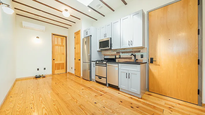 Rented by Nooklyn NYC LLC | media 30