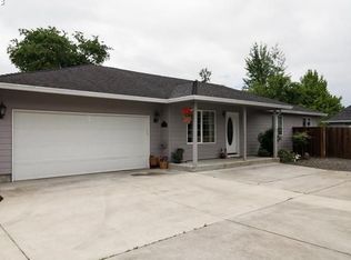 3860 Shenstone Dr, Eugene, OR 97404