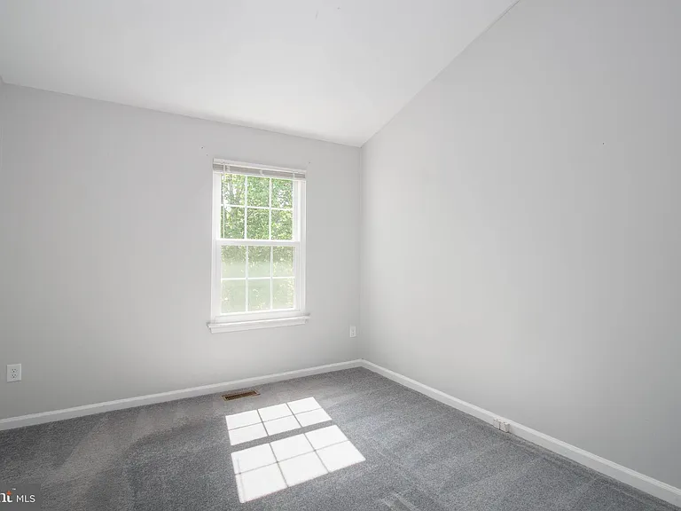 309 Bentley Ct — Photo 16
