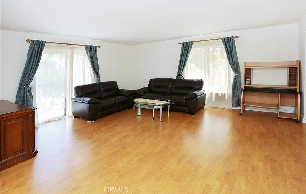 2 bed, 1.5 bath, 1127 sqft, $3,600 — Photo 4