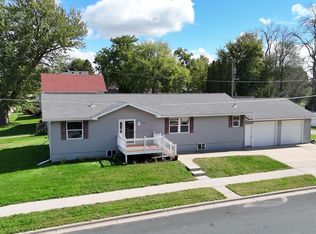 215 2nd Ave NE, Hayfield, MN 55940