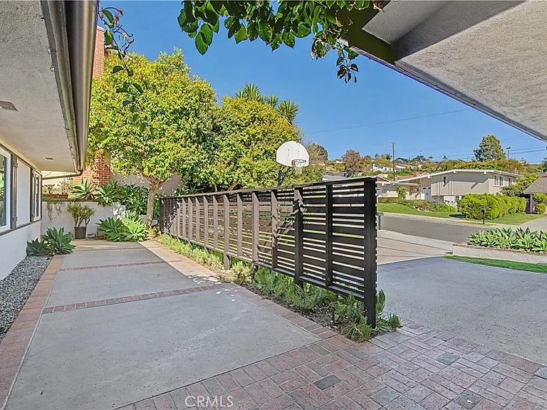 6917 Clovercliff Dr — Photo 3