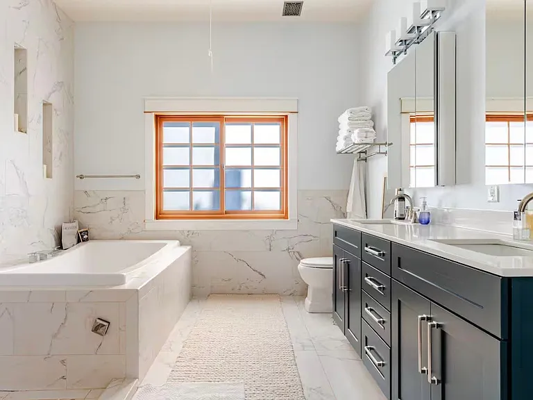 5716 SW Admiral Way — Photo 5