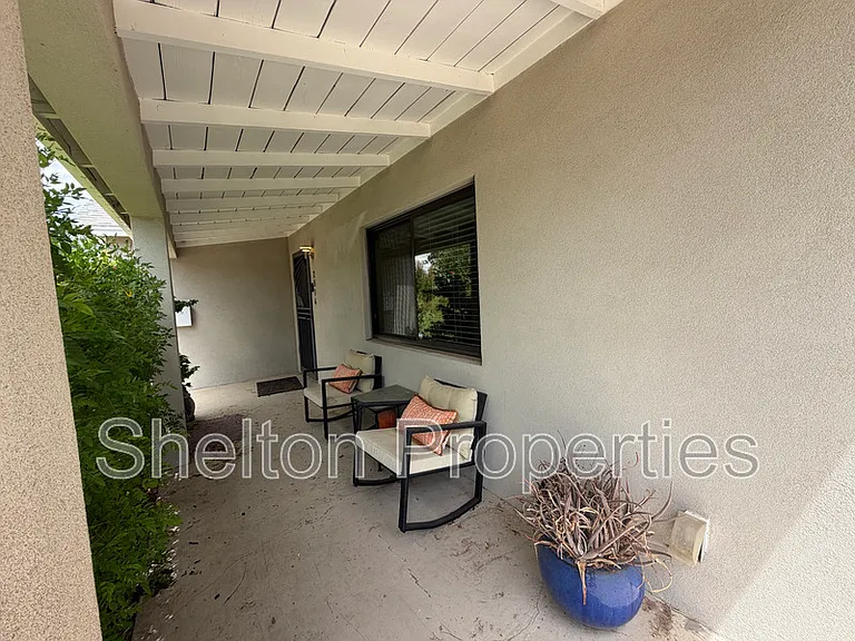 2514 E Fairmount Ave — Photo 6