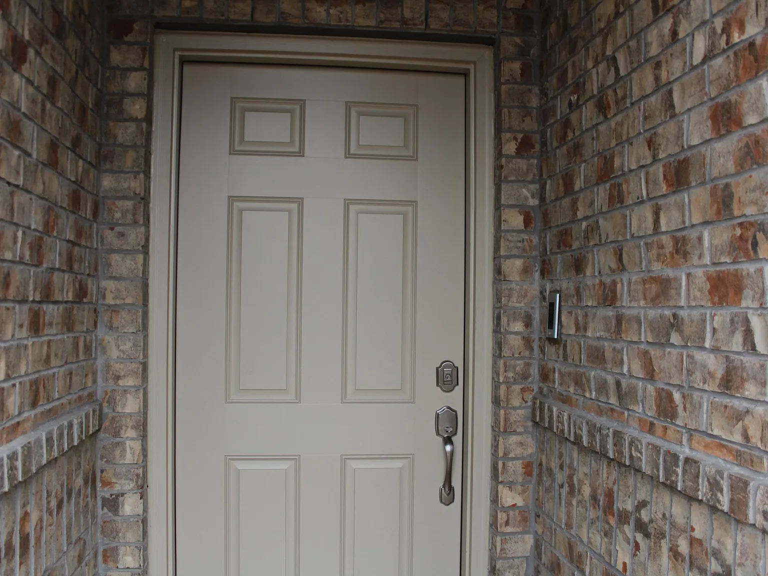 4 bed, 1985 sqft, $2,150 — Photo 2
