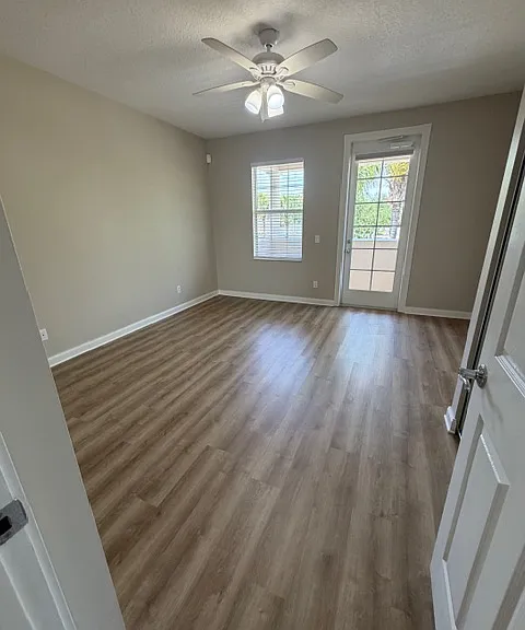 1547 Napoli Dr — Photo 17