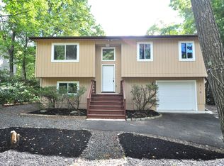 316 Coach Rd, Tobyhanna, PA 18466