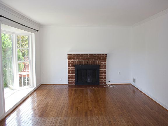 3rd image of 1012 N Arlington Mill Dr