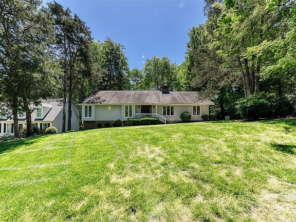 4th image of 2633 Fernbank Dr
