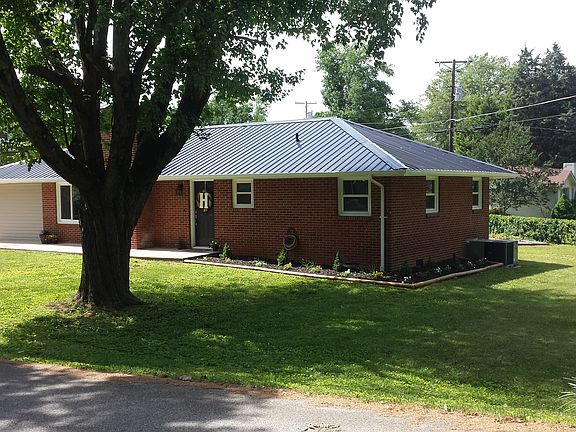 2nd image of 1120 Lakeshore Dr