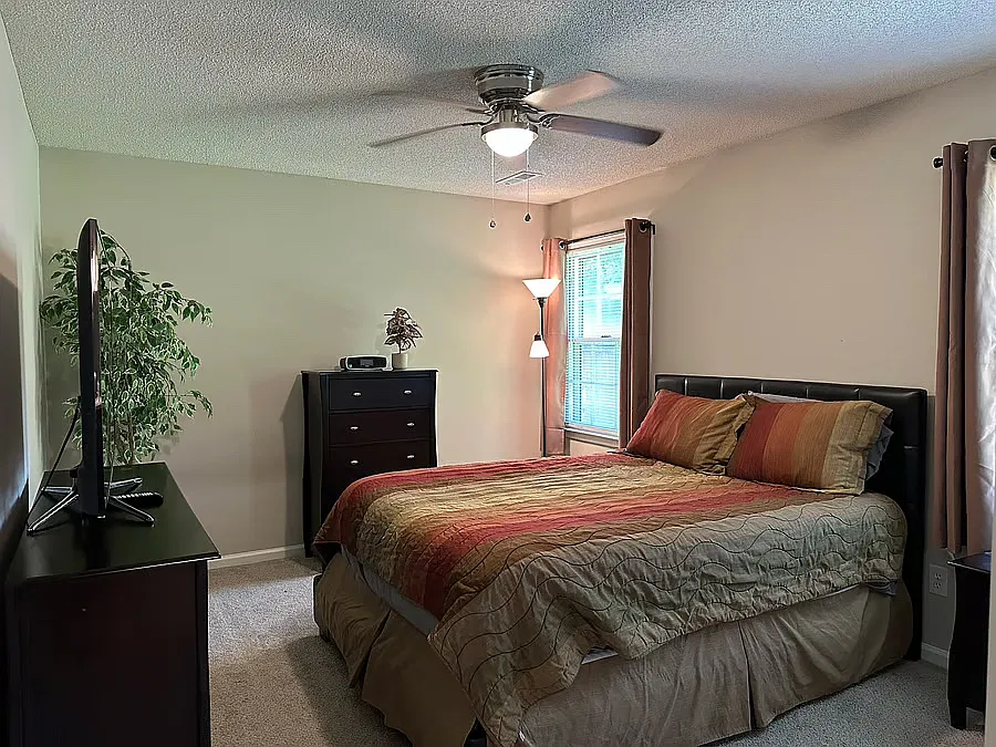 3 bed, 1250 sqft, $3,250 — Photo 3