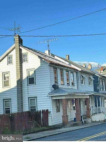 2nd image of 33 Main St