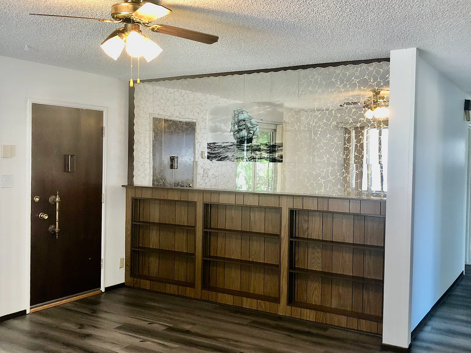 4 bed, 2.5 bath, 1400 sqft, $3,927 — Photo 3