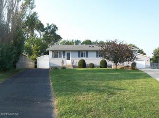 6 Sather Ct SW, Pine Island, MN 55963