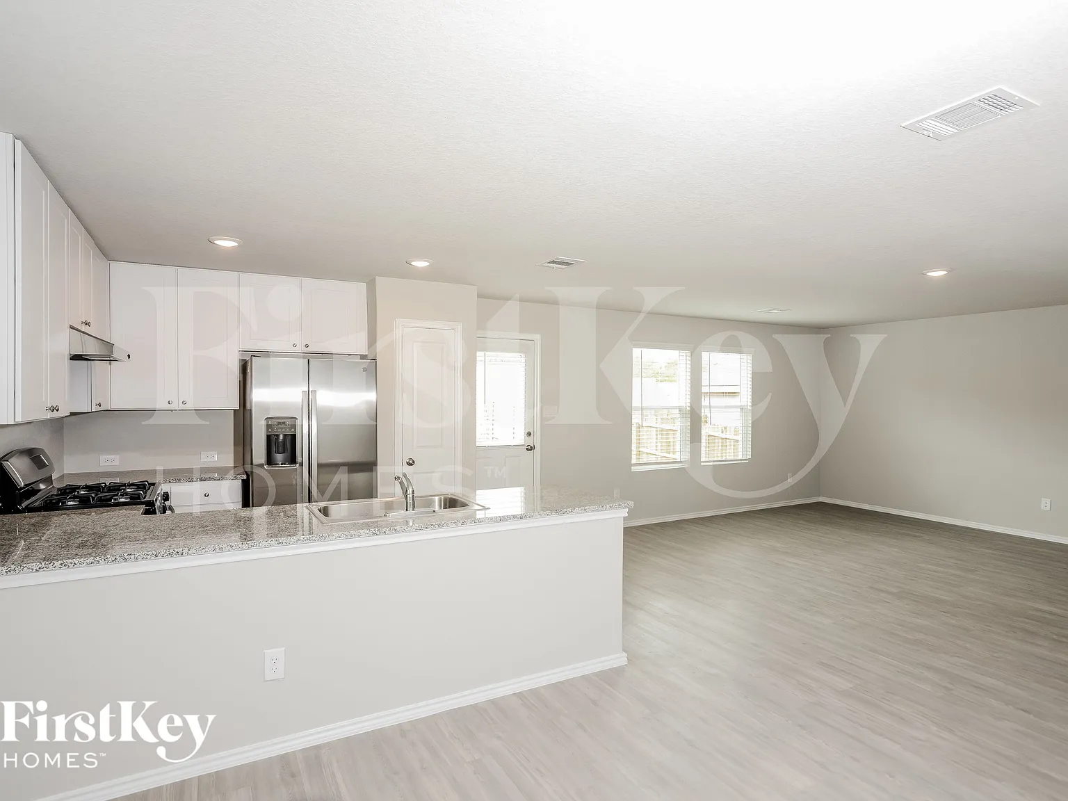 4 bed, 2.5 bath, 1950 sqft, $1,855 — Photo 4